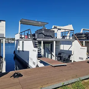  Botel Floating House Sena